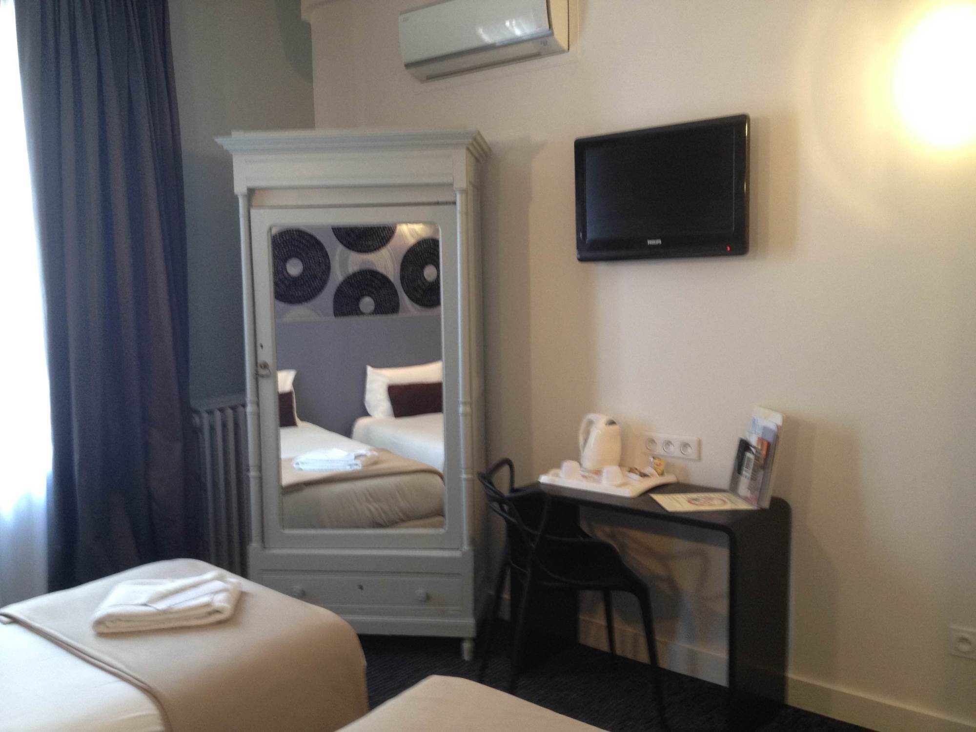 Hotel Raymond 4 Toulouse Szoba fotó